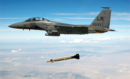 Cazas bombardean posiciones de Daesh en Sirte, Libia